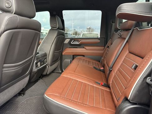 Certified 2025 GMC Sierra 2500 Denali Ultimate w/ Max Trailering Package image 32