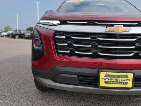 Used 2026 Chevrolet Equinox LT AWD/4WD image 3