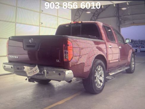 Used 2019 Nissan Frontier SL image 2