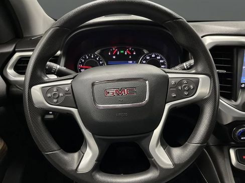 Used 2023 GMC Acadia SLE image 17