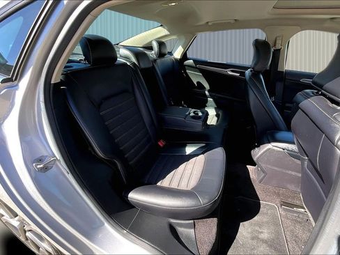 Used 2017 Ford Fusion SE w/ Equipment Group 201A image 28