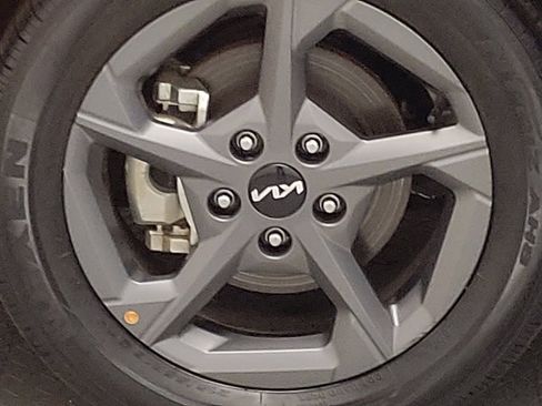 Used 2025 Kia K4 LXS image 31