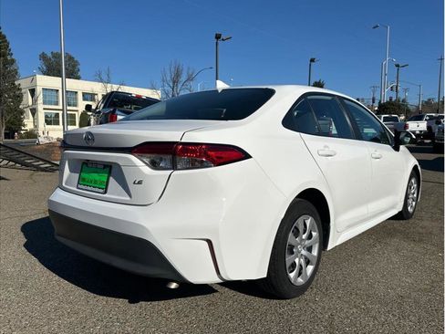Used 2024 Toyota Corolla LE image 8