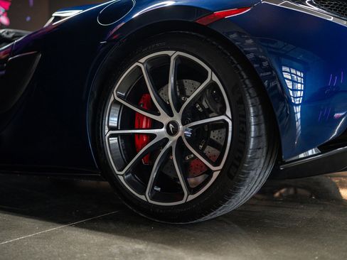 Used 2019 McLaren 570S Spider image 15