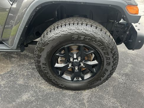 Used 2019 Jeep Wrangler Unlimited Sahara w/ Quick Order Package 24M Moab AWD/4WD image 4