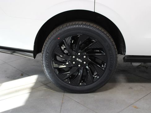 New 2026 Lincoln Navigator Reserve w/ Jet Appearance Package AWD/4WD image 12