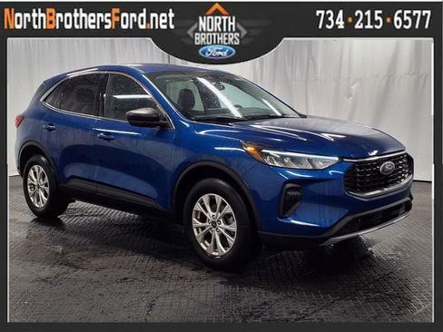 Used 2023 Ford Escape Active w/ Tech Pack #1 AWD/4WD image 1