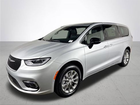 New 2026 Chrysler Pacifica Limited image 2