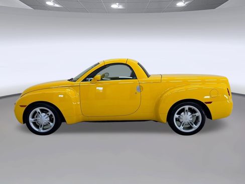 Used 2004 Chevrolet SSR w/ Preferred Equipment Group RWD image 2