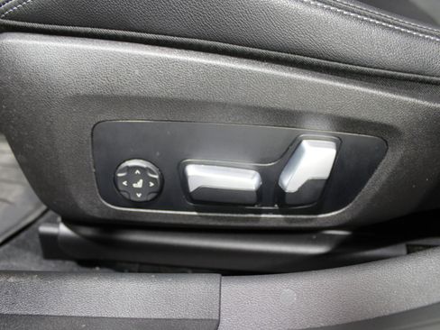 Used 2023 BMW 330i Sedan w/ M Sport Package image 4