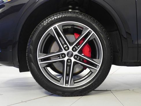 Used 2024 Audi Q5 e Premium Plus w/ Premium Plus Package image 5