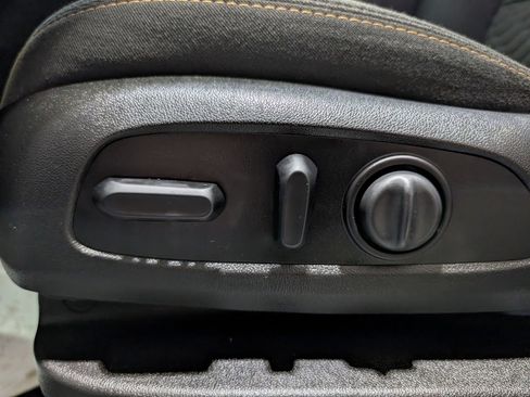 Used 2018 Chevrolet Equinox LT image 17