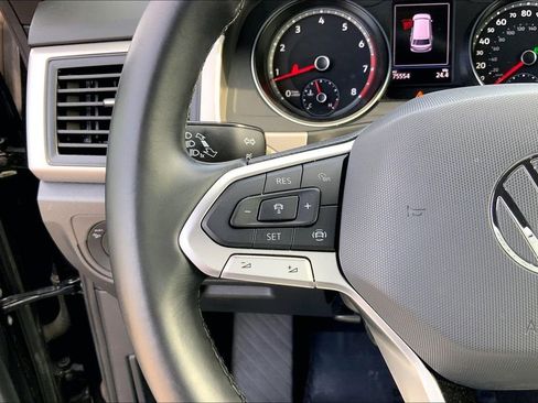 Used 2020 Volkswagen Atlas Cross Sport SE w/ Towing Package image 18