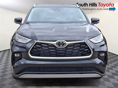 New 2025 Toyota Highlander Platinum image 2