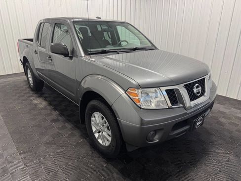 Used 2018 Nissan Frontier SV image 3