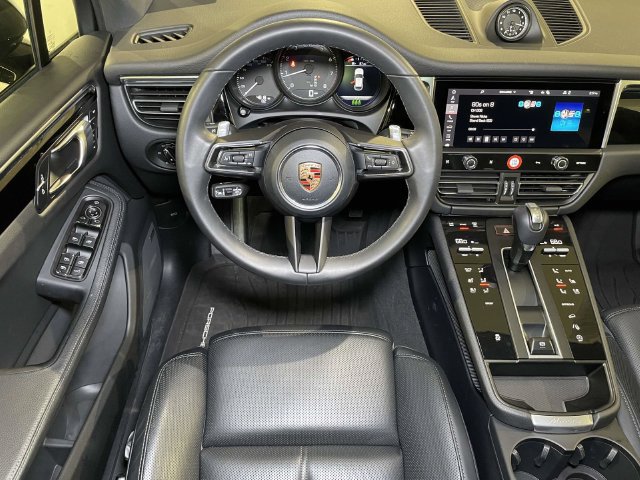 Certified 2026 Porsche Macan AWD/4WD image 25