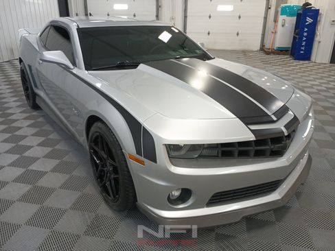 Used 2010 Chevrolet Camaro SS w/ LPO, Ground Effects Package RWD image 5