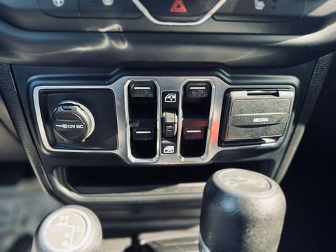 Used 2018 Jeep Wrangler Unlimited Sport S image 28