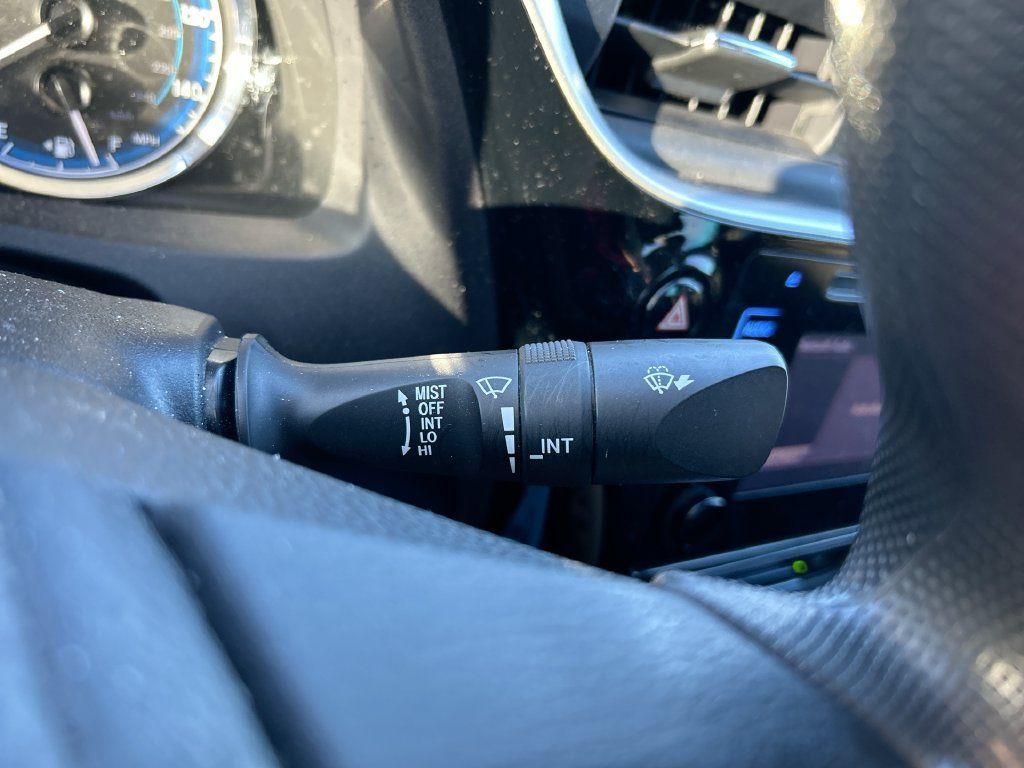 Used 2017 Toyota Corolla LE FWD image 18