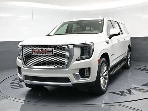 Used 2022 GMC Yukon XL Denali AWD/4WD image 11