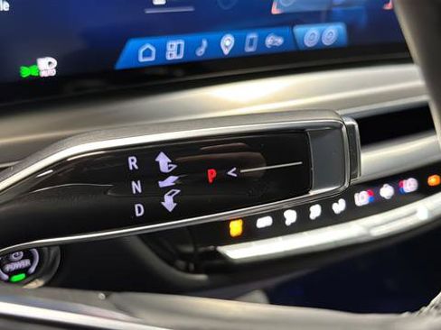 Used 2024 Cadillac Lyriq Luxury image 19