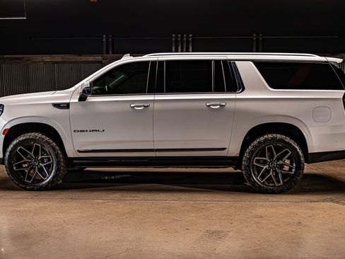 Used 2024 GMC Yukon XL Denali Ultimate AWD/4WD image 6
