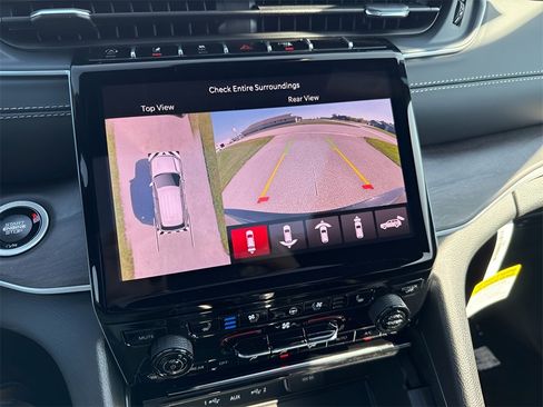 New 2025 Jeep Grand Cherokee Limited w/ Luxury Tech Group II image 25