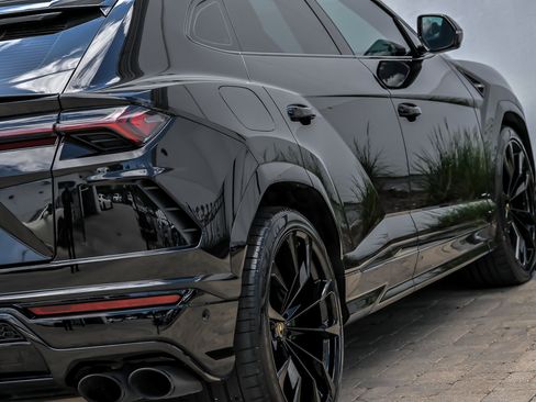 Used 2022 Lamborghini Urus AWD/4WD image 13
