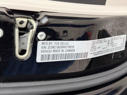Used 2024 Chrysler Pacifica Touring-L FWD image 30