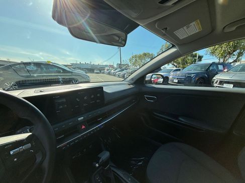 Used 2025 Kia K4 LXS image 38