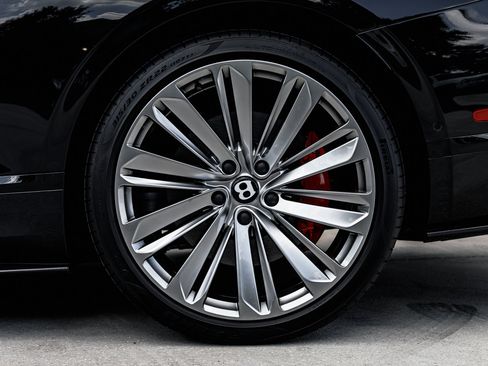 Used 2024 Bentley Continental GT Speed image 16
