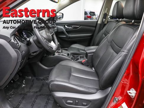 Used 2020 Nissan Rogue SL w/ Premium Package image 13