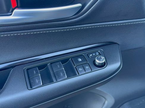 Certified 2023 Toyota Venza LE image 19