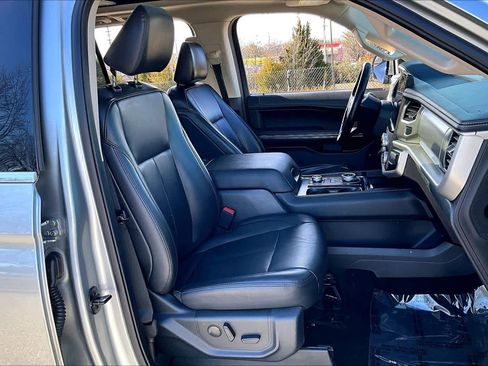 Used 2022 Ford Expedition Max XLT image 8