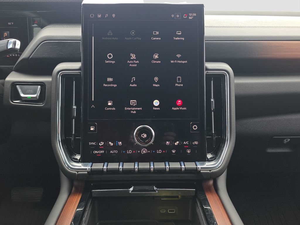 Used 2026 GMC Yukon Denali w/ Advanced Technology Package AWD/4WD image 14