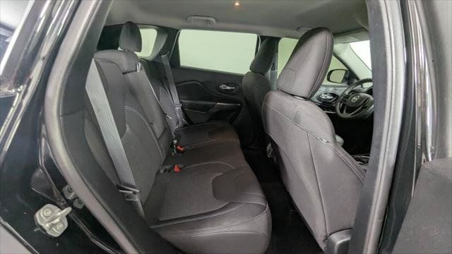 Used 2020 Jeep Cherokee Latitude AWD/4WD image 21