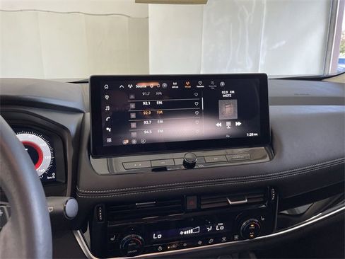 Certified 2024 Nissan Rogue SL image 26