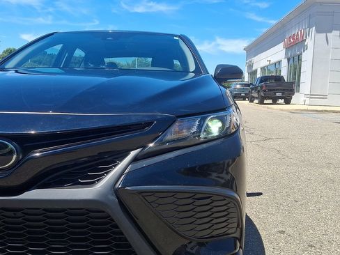 Used 2024 Toyota Camry SE FWD image 11