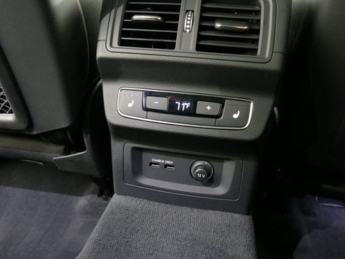 Used 2023 Audi SQ5 Prestige image 32