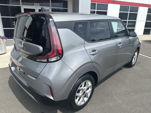 Used 2024 Kia Soul LX w/ Option Group 015 FWD image 8