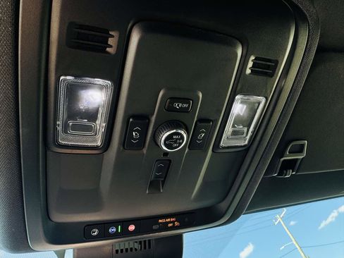 Used 2025 Chevrolet Suburban Premier AWD/4WD image 22