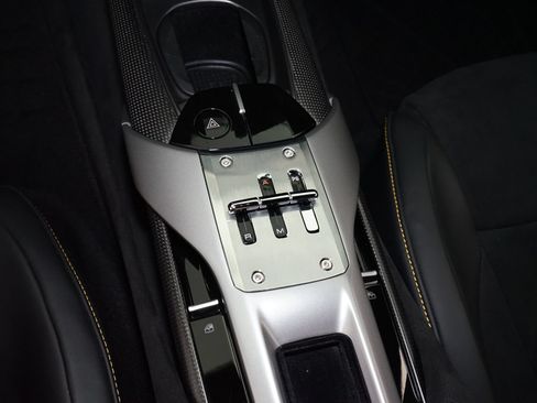 Used 2025 Ferrari 12Cilindri RWD image 27