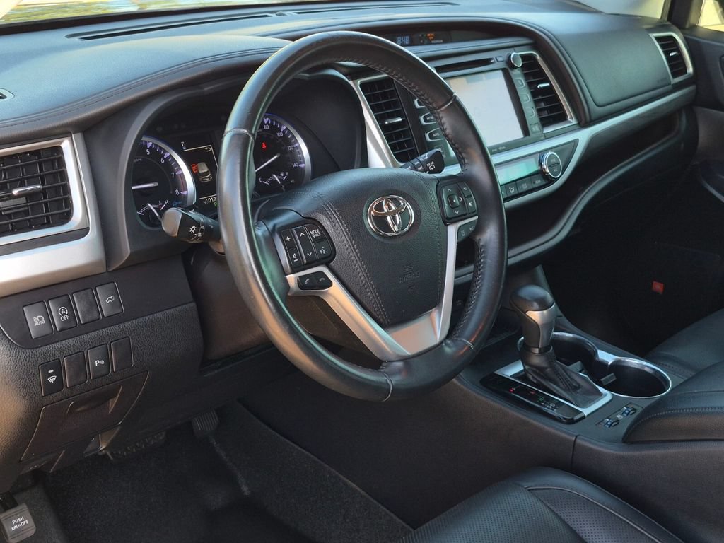 Used 2019 Toyota Highlander Limited FWD image 30