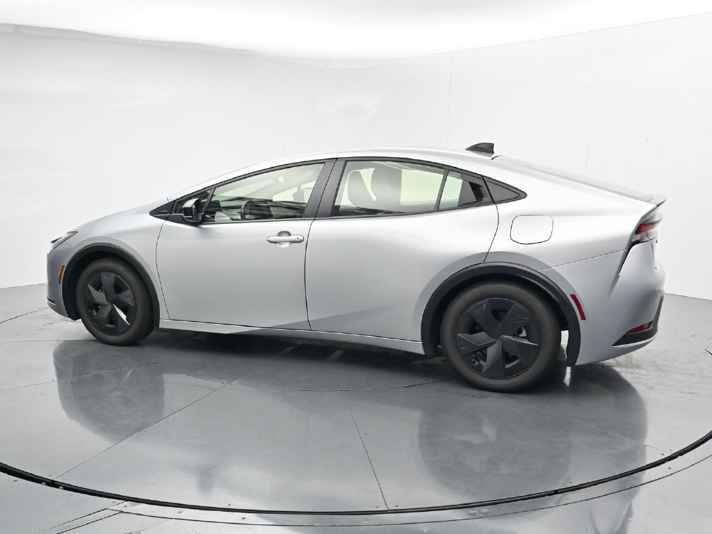 Used 2026 Toyota Prius LE FWD image 5
