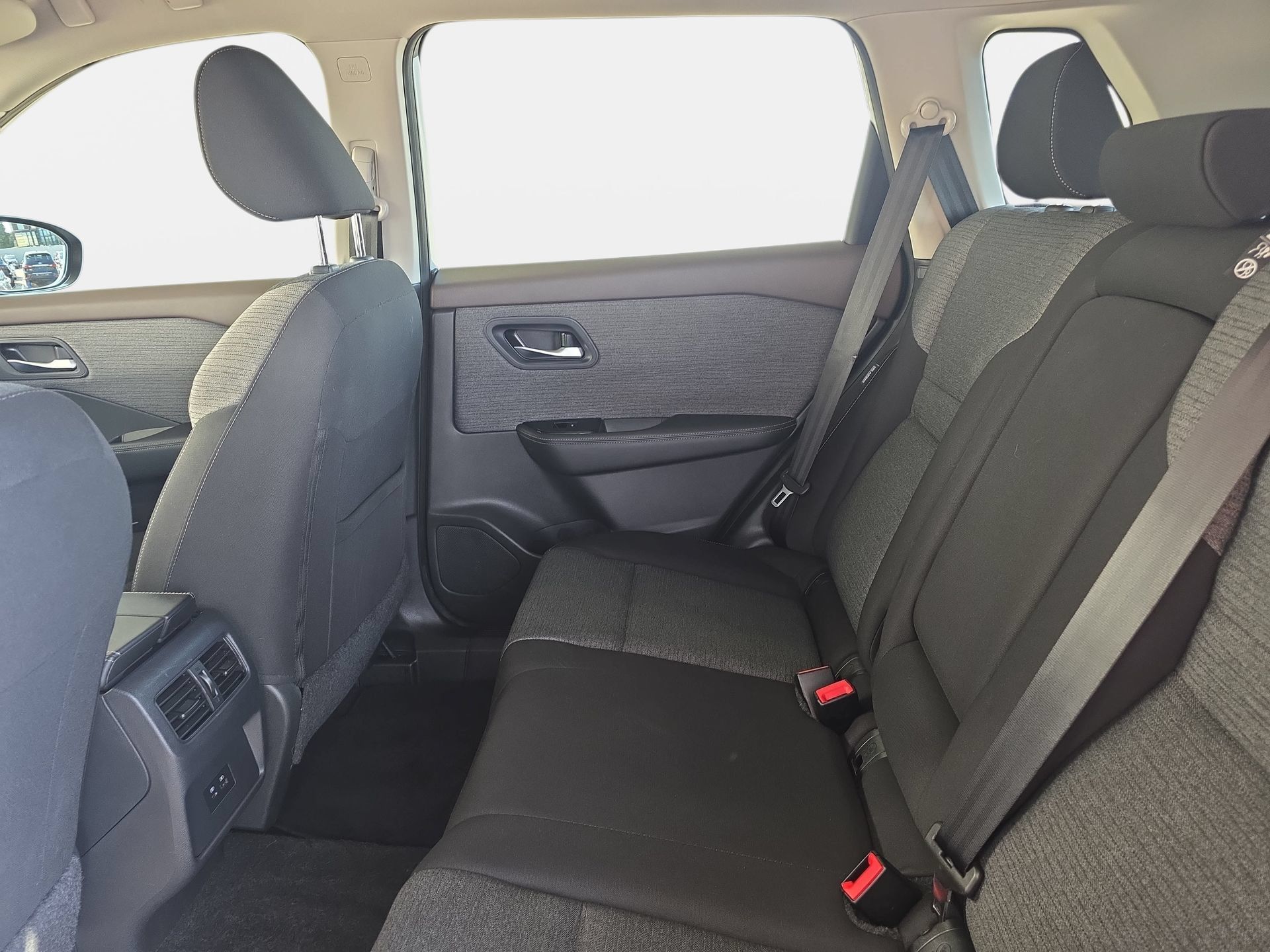 Used 2023 Nissan Rogue SV FWD image 13