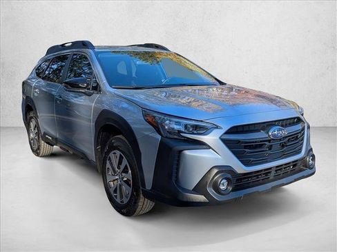 Used 2025 Subaru Outback Premium image 3