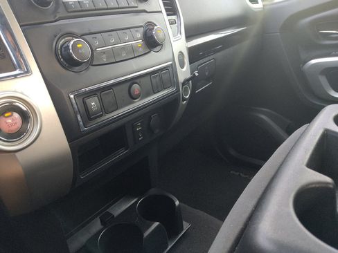 Used 2017 Nissan Titan SV RWD image 26