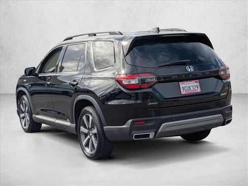 Certified 2023 Honda Pilot Touring image 7