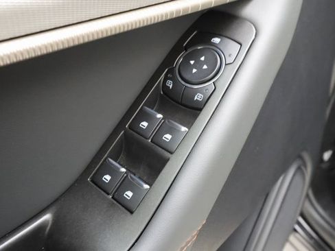 Used 2025 Ford Explorer Active image 8