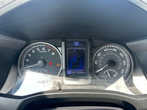 Used 2020 Toyota Tacoma TRD Sport AWD/4WD image 16